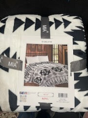 King Mia Throw Blankets