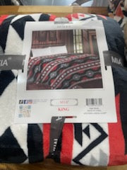 King Mia Throw Blankets