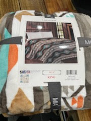 King Mia Throw Blankets