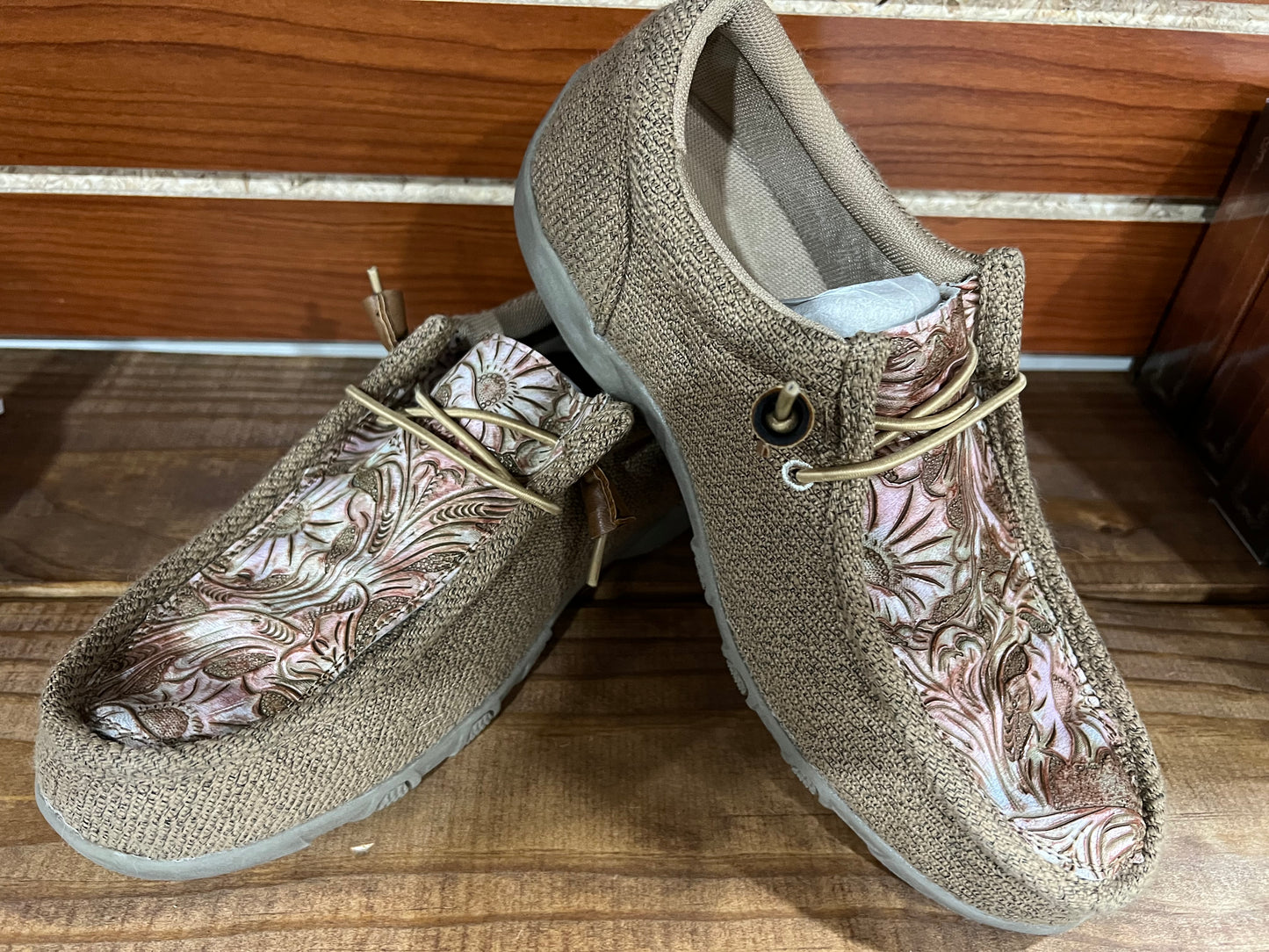 Women's Chilin Embossed