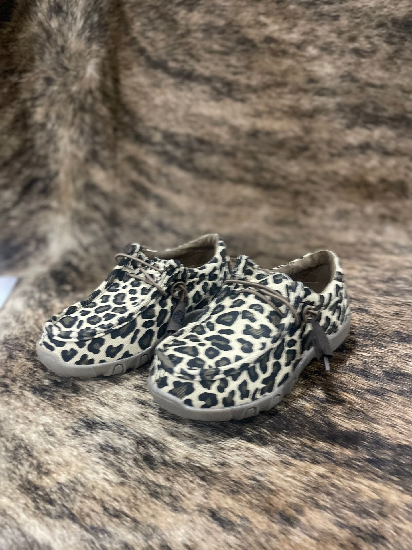 Girl's Chillin Leopard Shoe