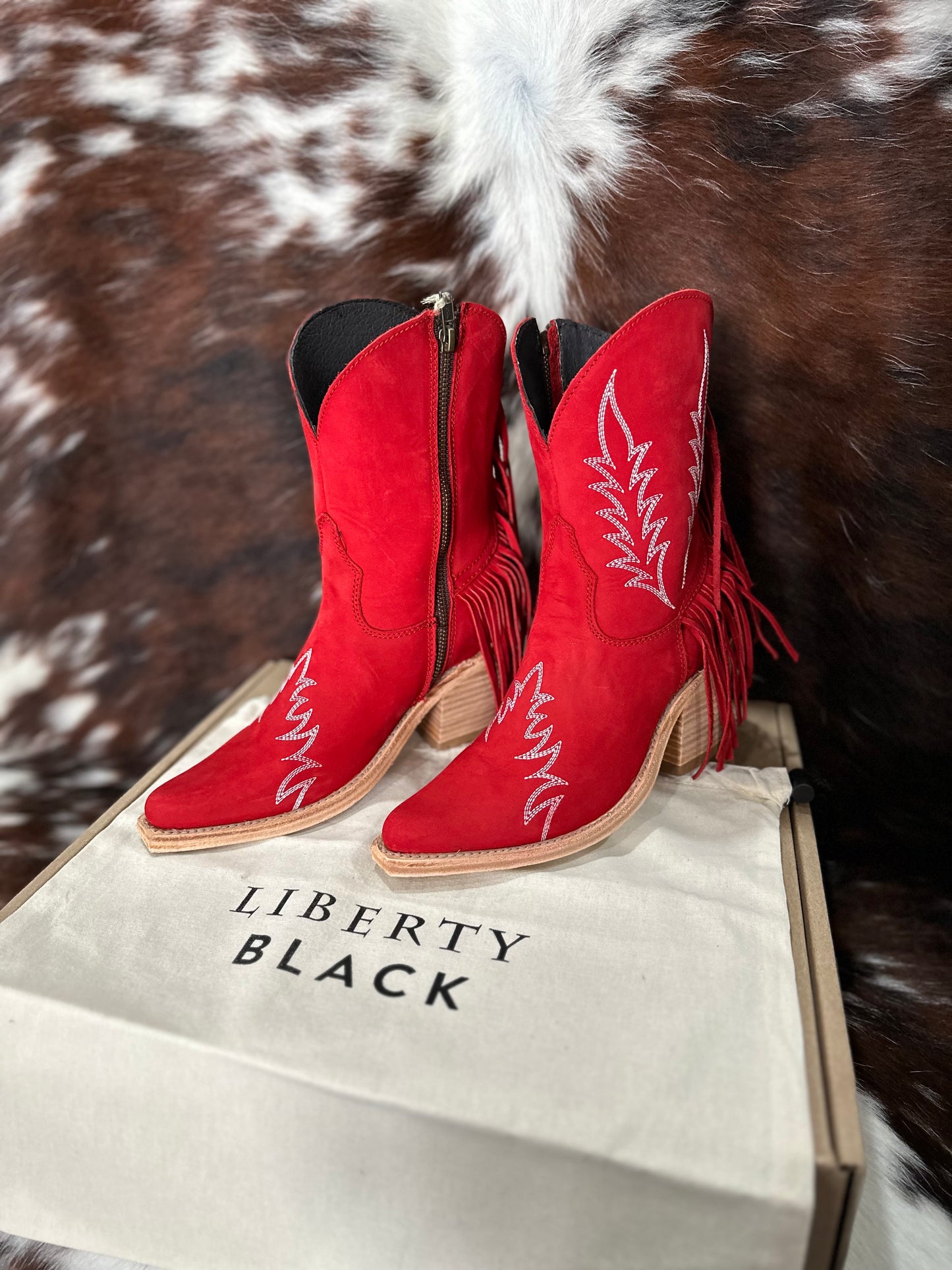 Liberty Black Nobuck Grease- rojo