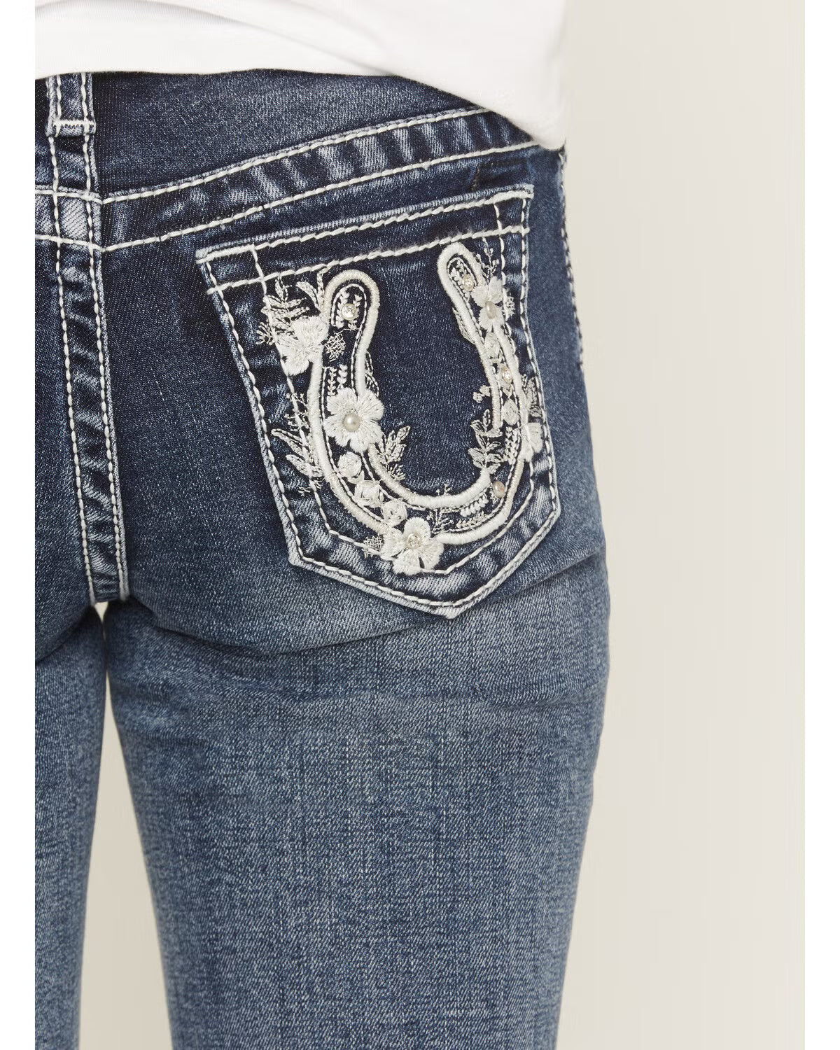 Girls Grace in LA horse shoe pocket