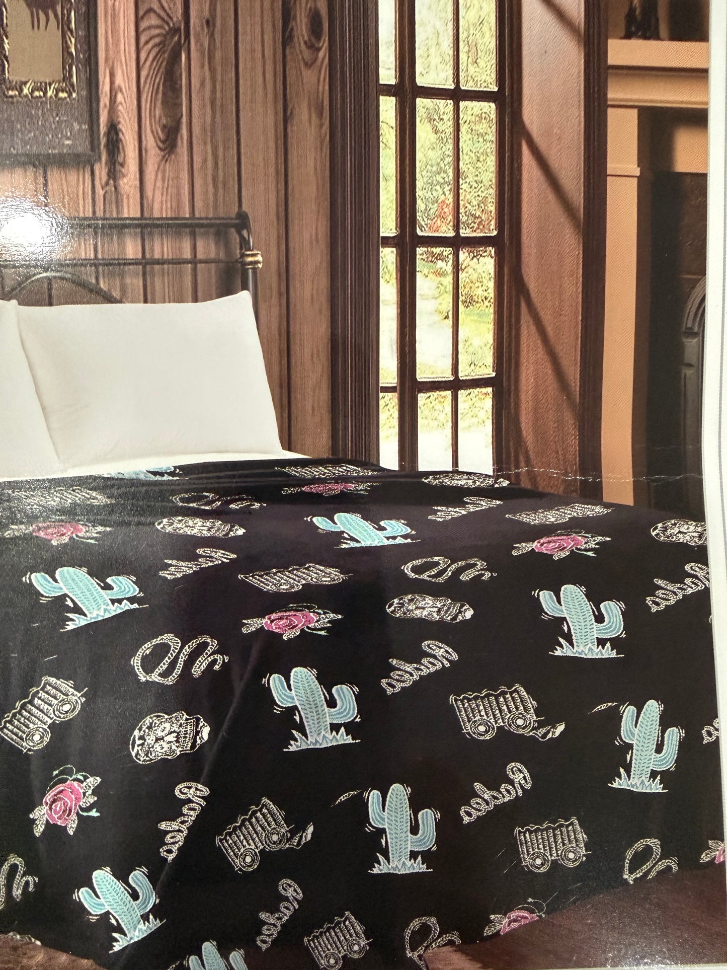 Mia Fleece Queen Blanket